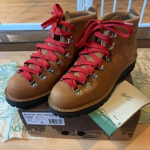 Danner Mountain Light Boots Men 9.5 Cascade Gore-Tex